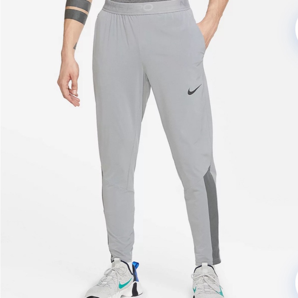 NWT Men’s dry Dash fit flex vented Max training pants. Size large.